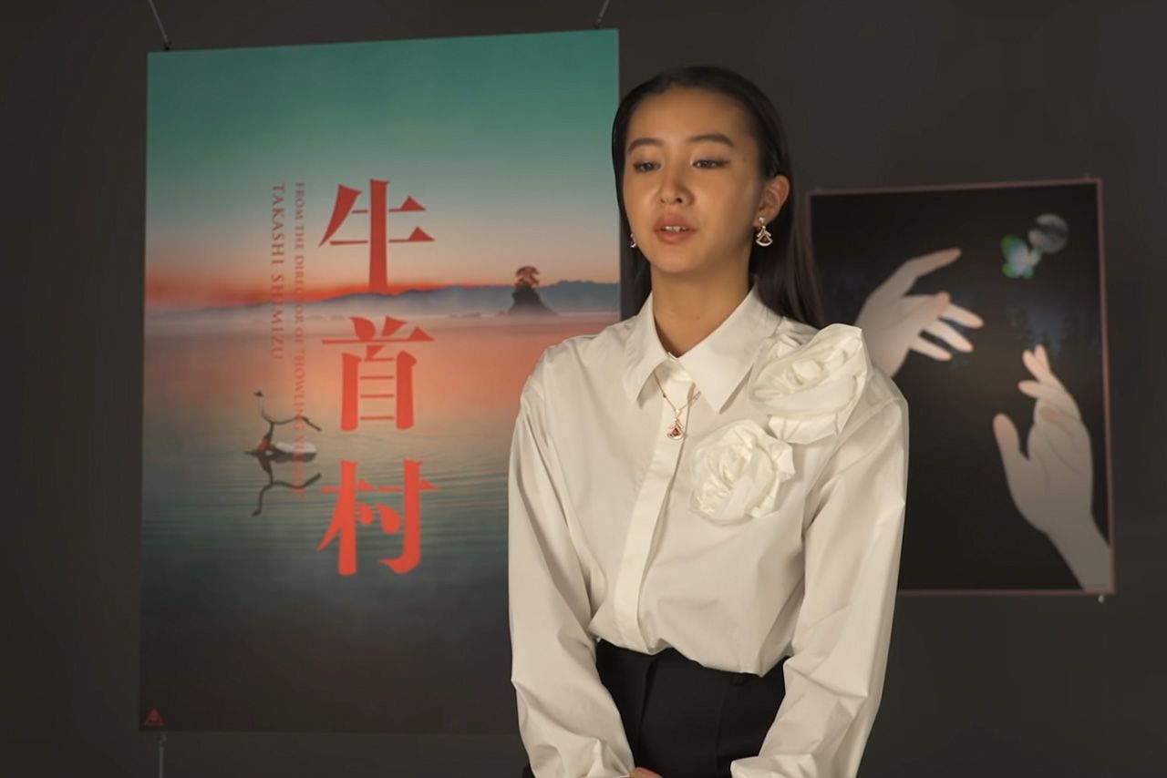 映画『牛首村』のインタビューに応えるKoki,（YouTube『東映映画チャンネル』より）