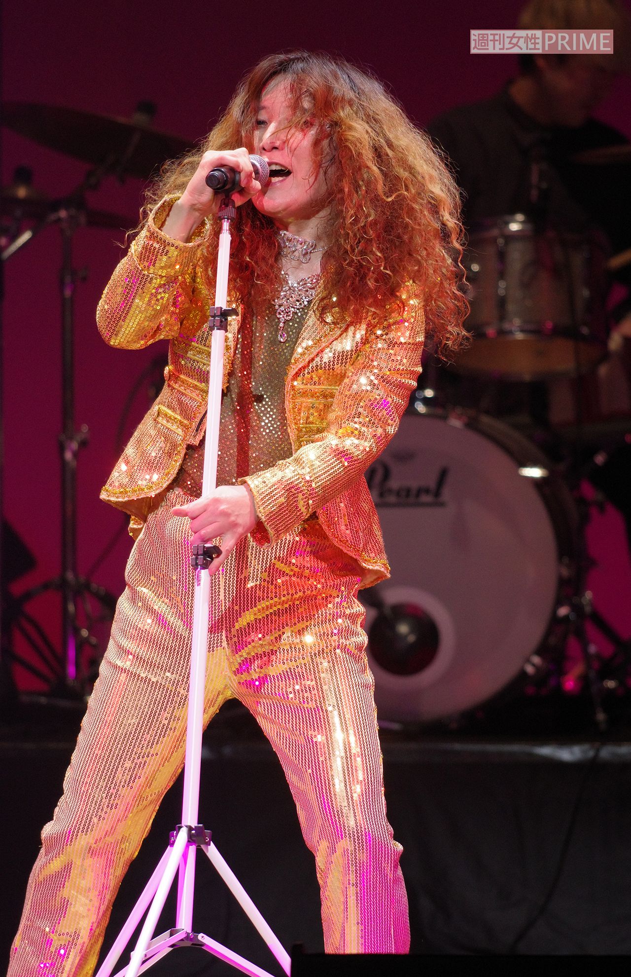 6月9日に行われた『タブレット純リサイタル2025』のもよう。幅広い世代の観客を前に昭和の情念を歌い上げた　　撮影／渡邊智裕