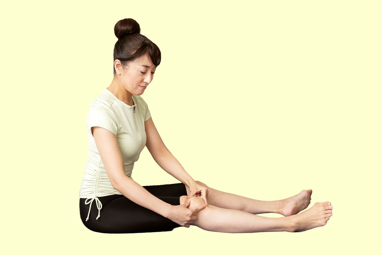 ひざのお皿浮かし　モデル／下山直美