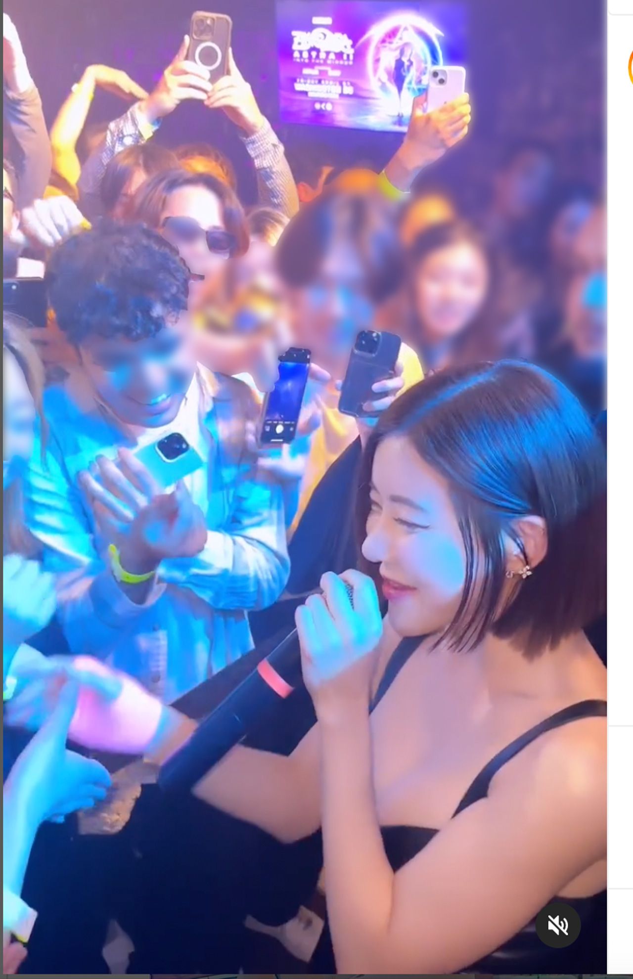 2023年5月、アメリカ公演で観客と握手するDJ SODA（公式インスタグラムより）