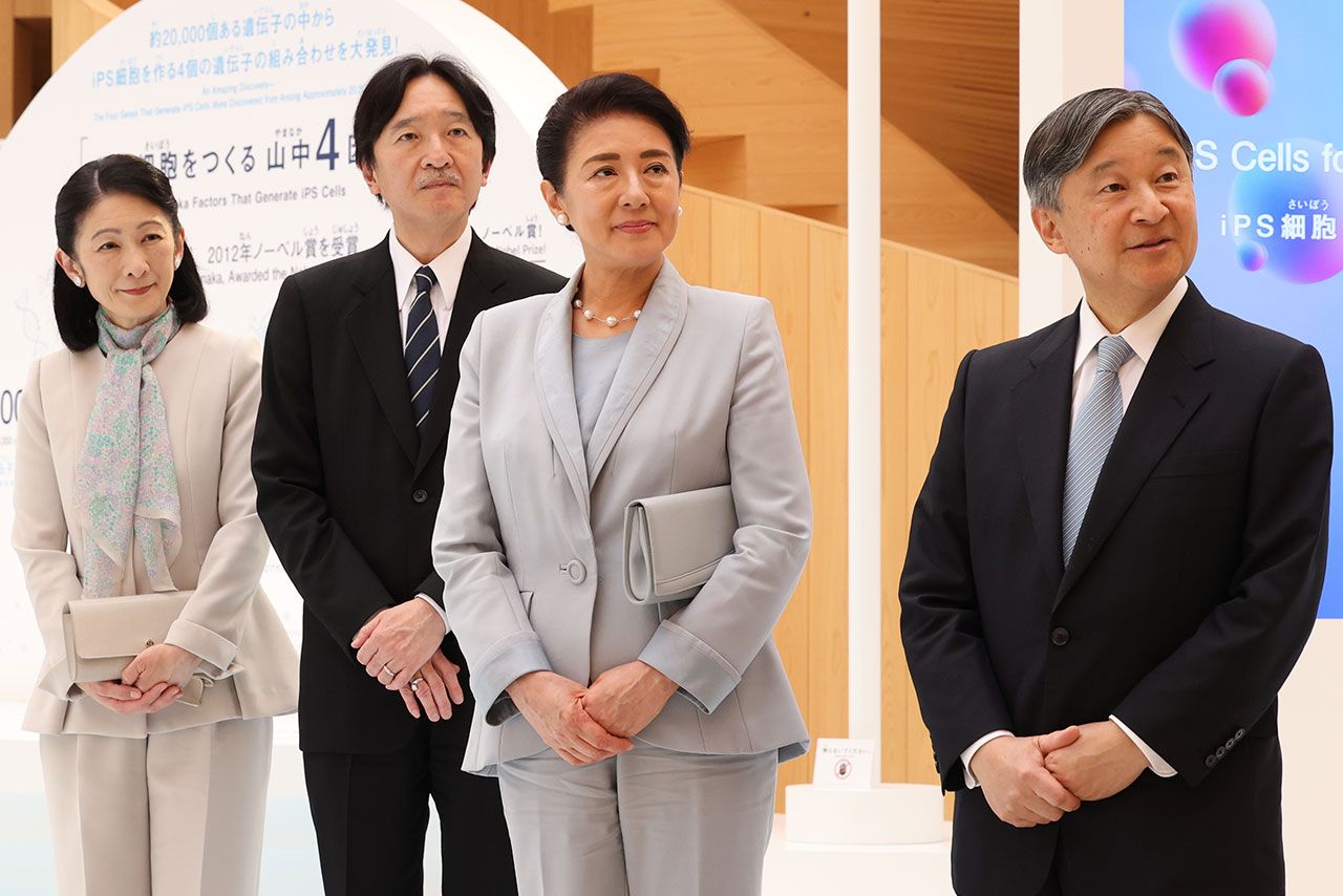 2025年4月、大阪・関西万博の開会式にそろって出席された天皇、皇后両陛下と秋篠宮さまご夫妻