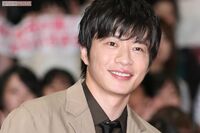 田中圭、35歳を祝う“はるたん弁当ケーキ”にかじりつき注意される