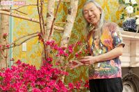 華道家・假屋崎省吾、人生の師と語る美輪明宏から「美をつむぎだす手を持つ人」花に魅せられた芸術家の“生…