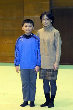 中田を献身的に支え続ける妻・雅子さんと父の背中を追う長男・光乃介君　撮影／八木橋虎史
