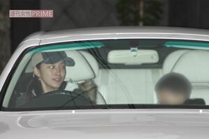 長男を助手席に乗せてハンドルを握る広末涼子（2009年）