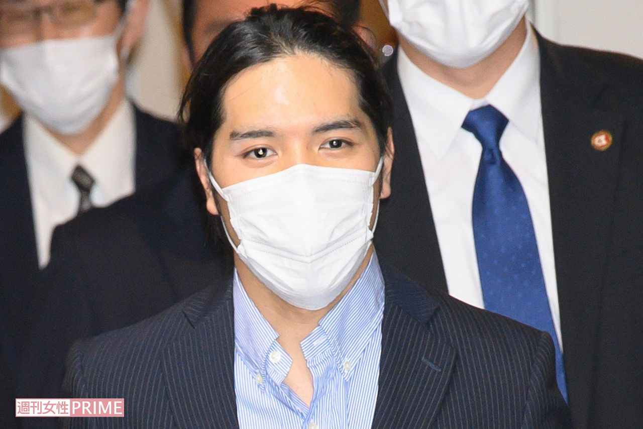 2021年9月27日、アメリカから成田空港に到着した眞子さまの婚約者・小室圭さん