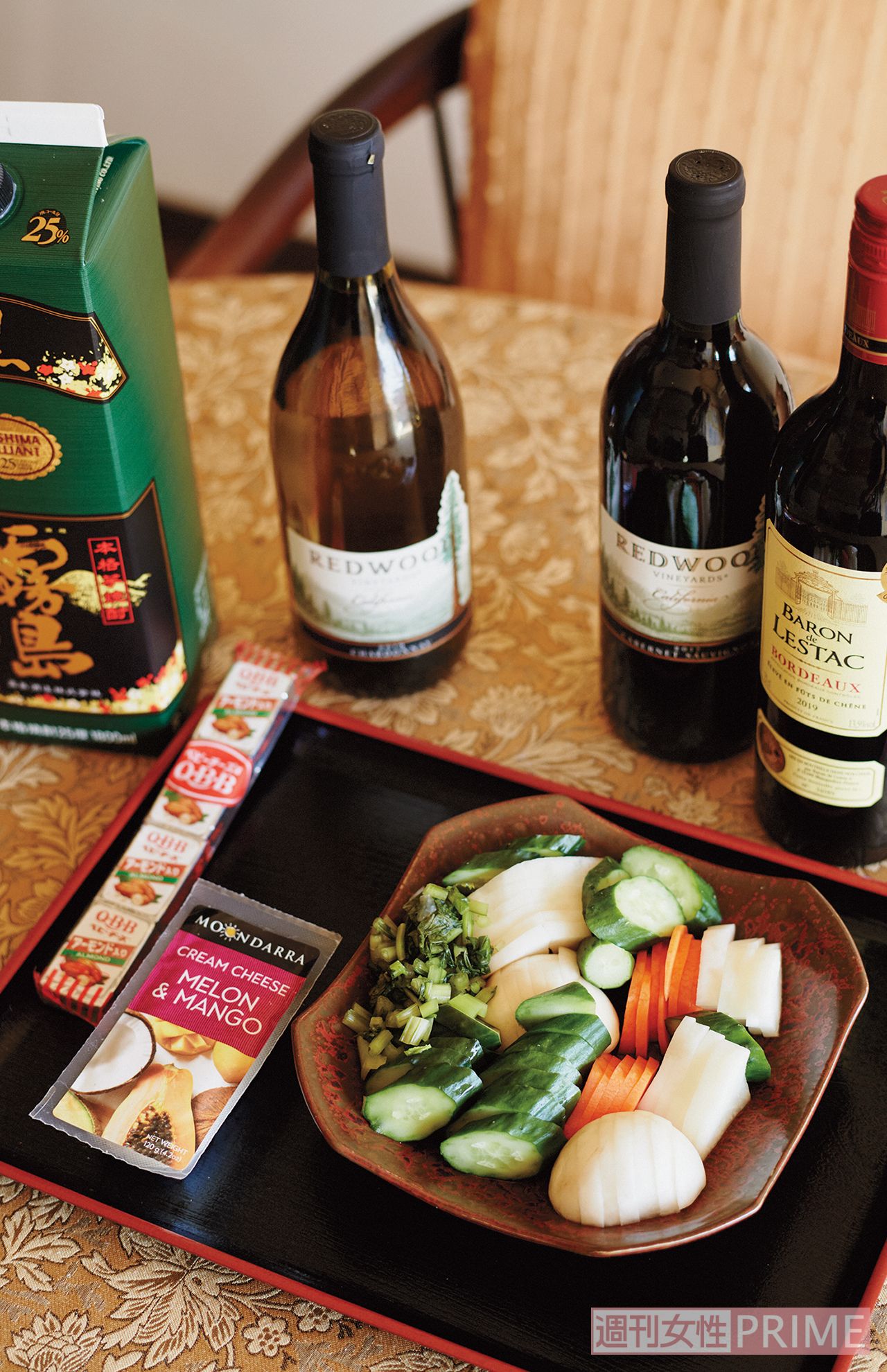 晩酌／「毎日ビールか酎ハイと、ワインなんかをいただくの。肴は色みを大事にしてる。お料理には赤と緑を入れるようにしているのよ」