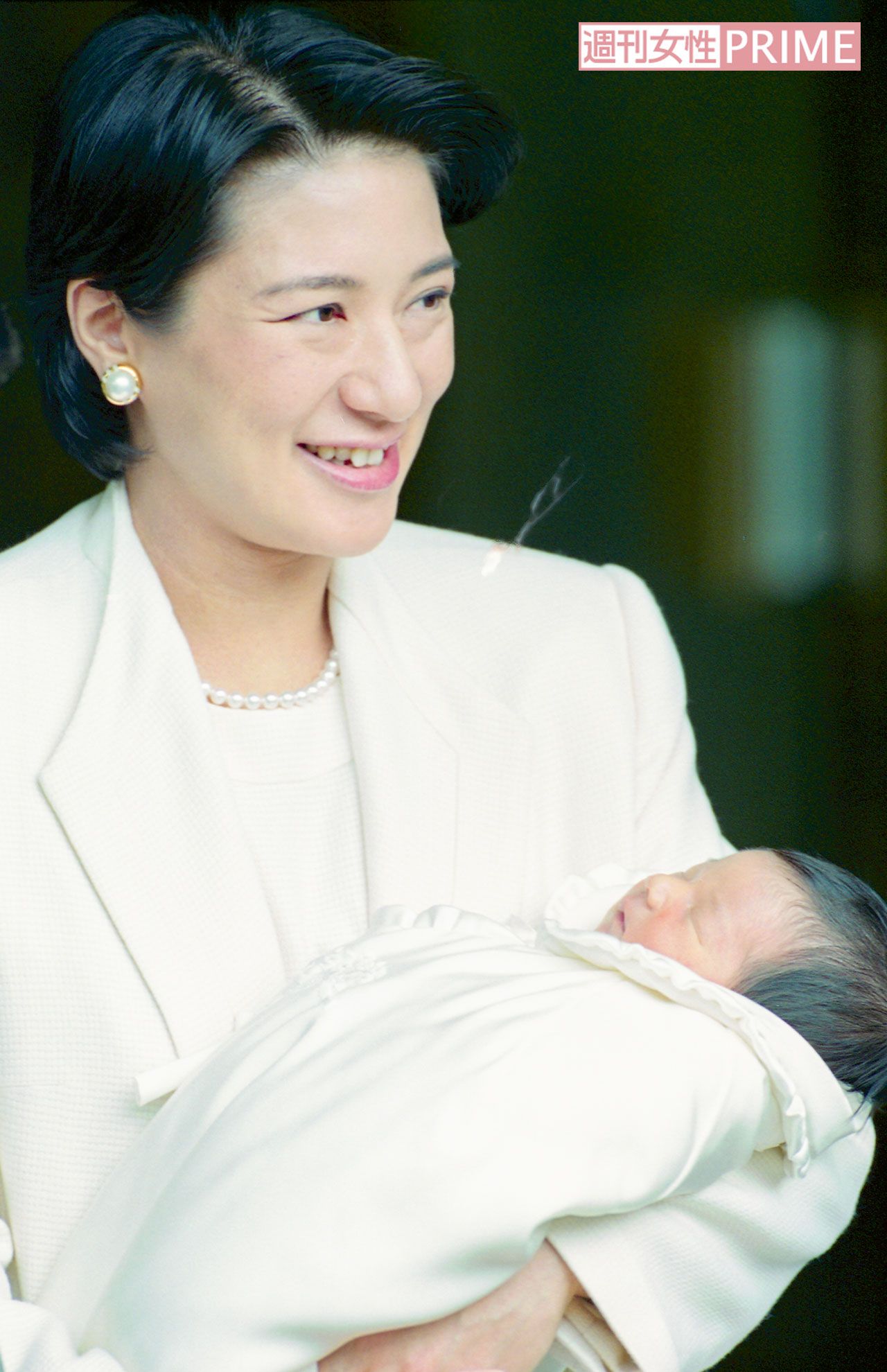 2001年12月1日、天皇皇后両陛下（当時・皇太子さま雅子さまご夫妻）の第1子としてご誕生。身長49・6センチメートル、体重3102g。称号「敬宮」、名は「愛子」と決められた