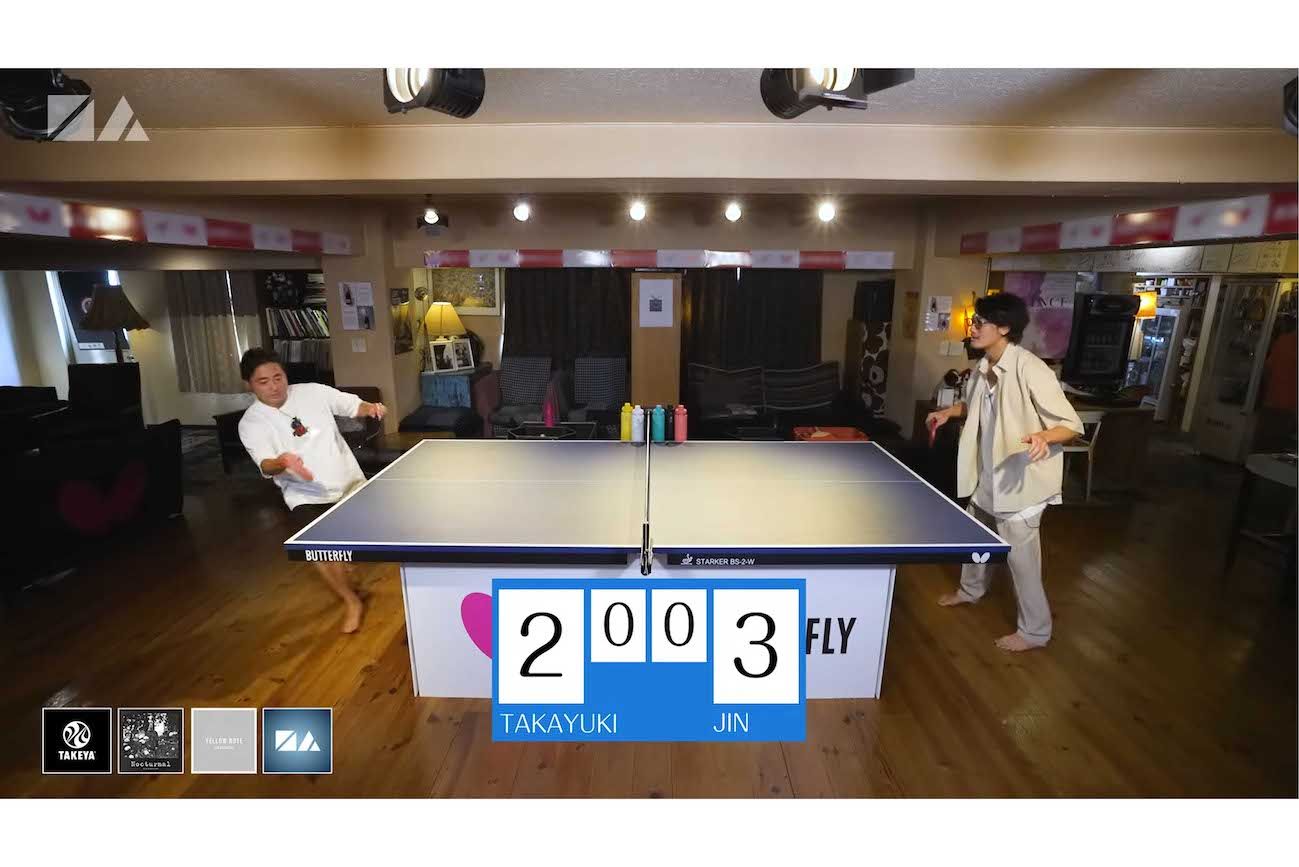 山田孝之との卓球動画で左足が映り込んだ赤西仁。ファンの間では「タトゥーが残っている」と話題に（YouTubeチャンネル『NO GOOD TV』より）