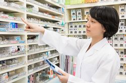 新薬ひとつに対して、各メーカーからゾロゾロ出てくるジェネリック医薬品。成分の容量の違いを含めると、かなりの数のジェネリック医薬品が出てくることも