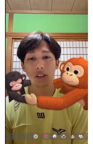 TikTokで連日のライブ配信をする元広島カープの羽月隆太郎