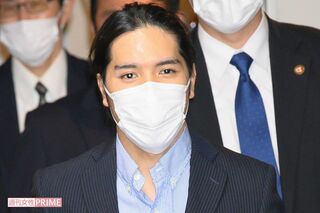 2021年9月27日、アメリカから成田空港に到着した眞子さまの婚約者・小室圭さん