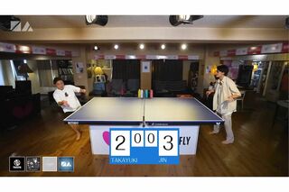 山田孝之との卓球動画で左足が映り込んだ赤西仁。ファンの間では「タトゥーが残っている」と話題に（YouTubeチャンネル『NO GOOD TV』より）