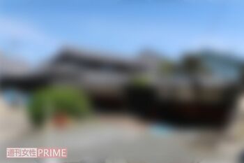 町内で1、2を争う名家に育った奥野被告。実家も近所の家と比べて明らかに大きい