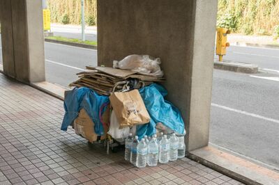 1.5畳の部屋に15年入居、生活保護費をピンハネする「貧困ビジネス」悪徳スカウトの手口