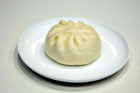 電子レンジに入れる前の肉まん(実験用）（提供元：NITE）