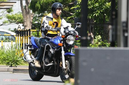 '12年、自動車学校で教習を受けている錦戸亮