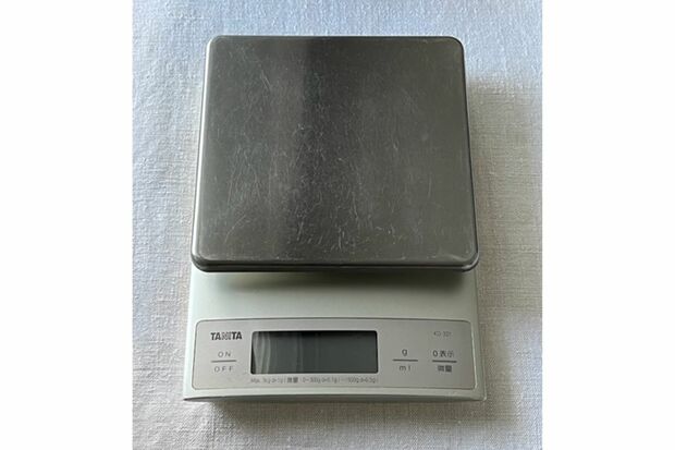 タニタの「デジタルクッキングスケール」※画像をクリックするとAmazonの商品ページにジャンプします。