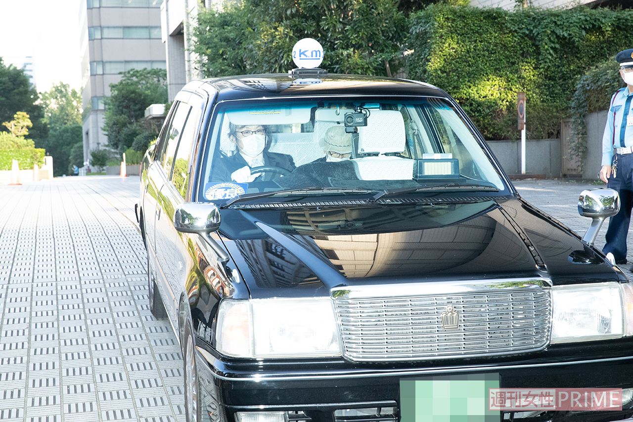 東京地裁に到着した飯塚被告