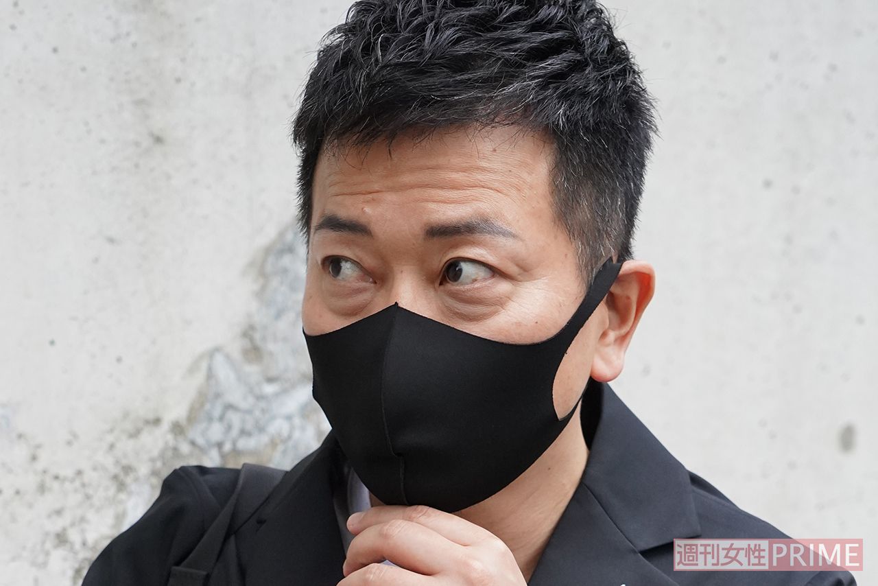 直撃取材を受ける宮迫博之（'20年7月）