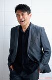 内野聖陽 撮影/渡邉智裕 ヘアメイク/佐藤裕子(スタジオAD) スタイリング/中川原寛(CaNN)