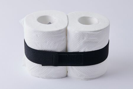 ゴムバンドでまとめ2個になったら買い足すなどルールを決めれば、収納場所も圧迫せずに買いすぎも防げる