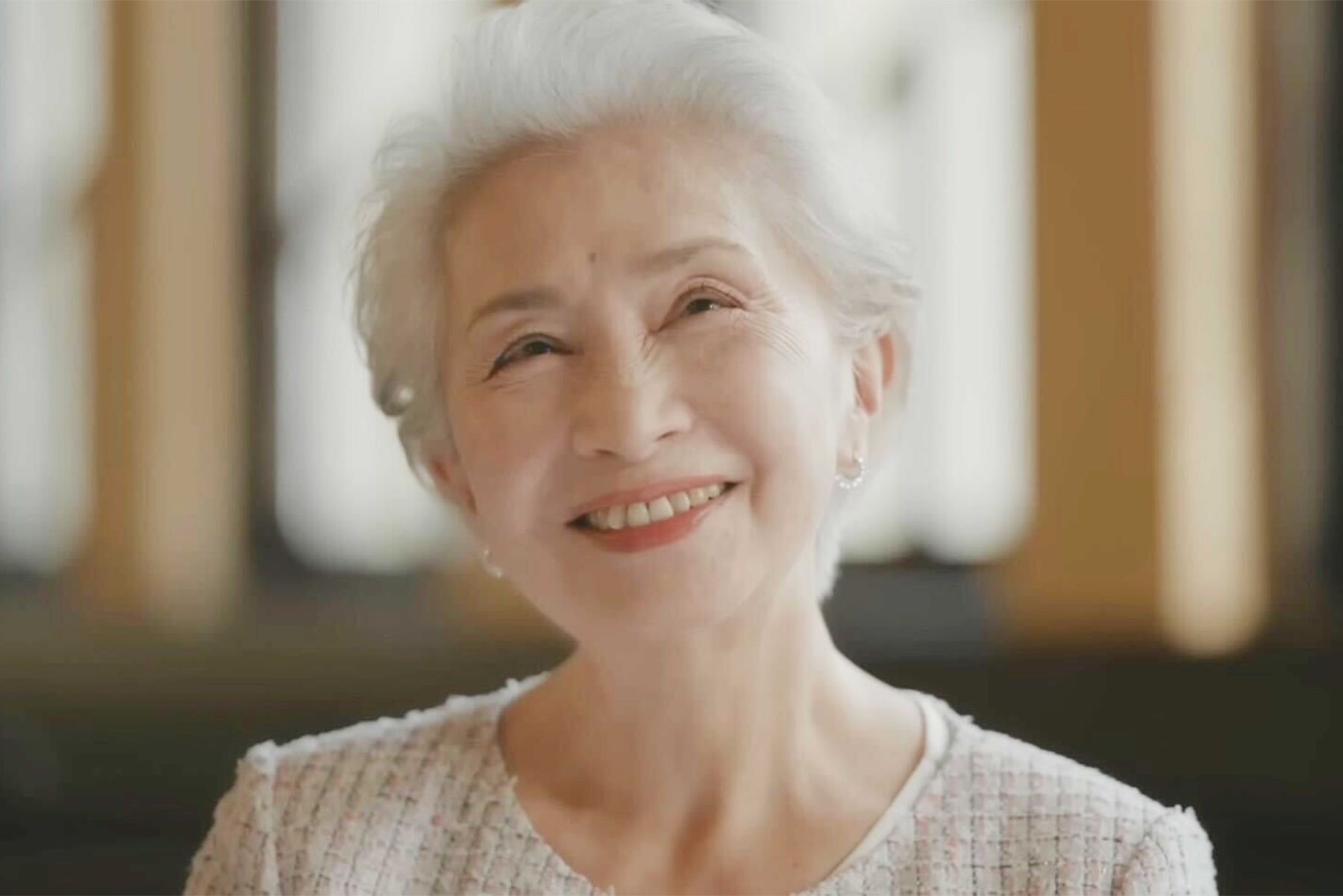 インタビューに登場した役所広司の妻・橋本さえ子さん（映画配給会社ビターズ・エンドの公式Youtubeチャンネルより）