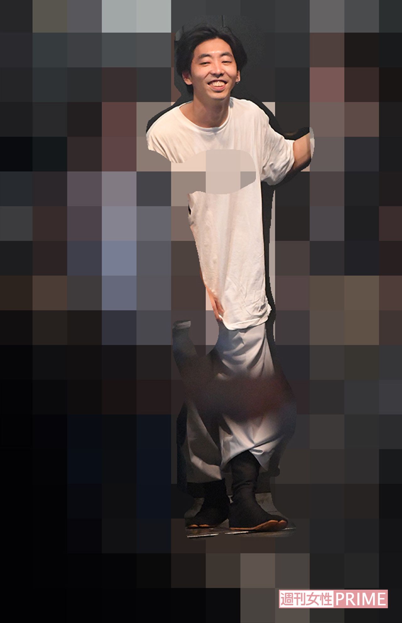 都内の老舗バーの20周年記念パーティーで、バンド演奏を披露した柄本時生（2019年8月）