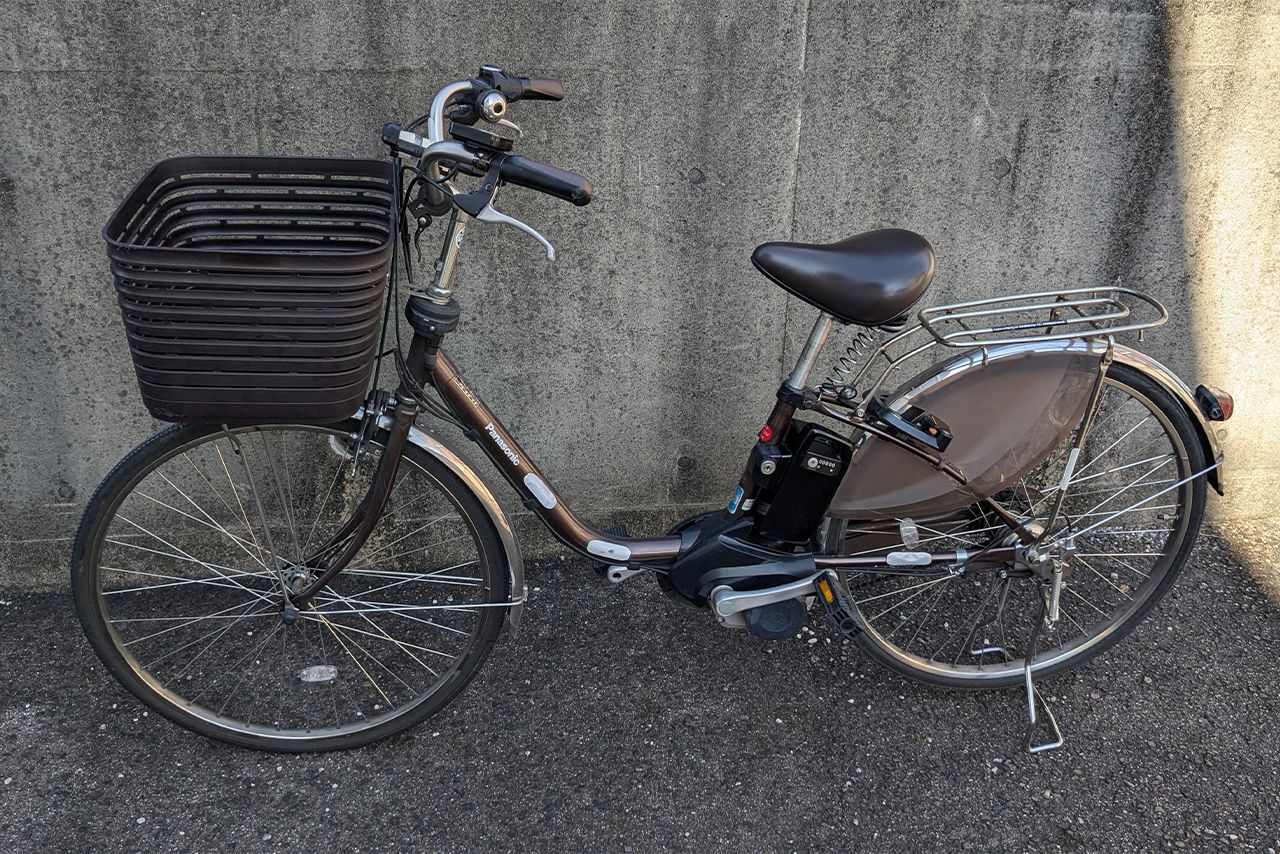 最近の大きな買い物は約12万円の電動自転車。ラクマで入手した自転車専門店の株主優待商品券を使って1万円以上お得に購入できた。ほかに維持費の安い軽自動車も所有