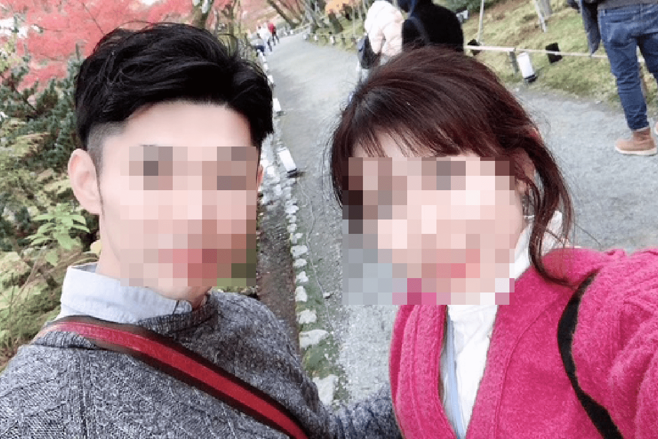 出会ってから１か月で交際を始めたサクラさんは頻繁にデートを重ね、斎藤は結婚を前提に彼女の実家の両親とも交流した