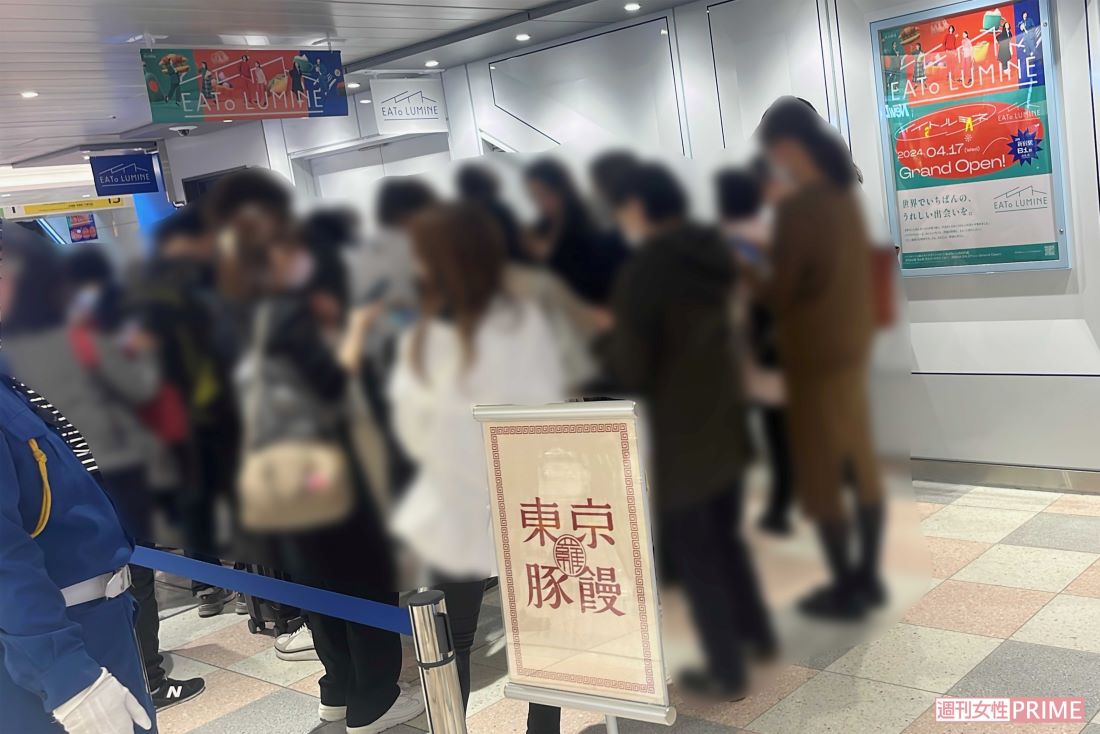 『羅家 東京豚饅』の施設外に長蛇!これでも列は短いほうだった。《1時間並ぶけど催事の551なら2時間3時間当たり前だし》