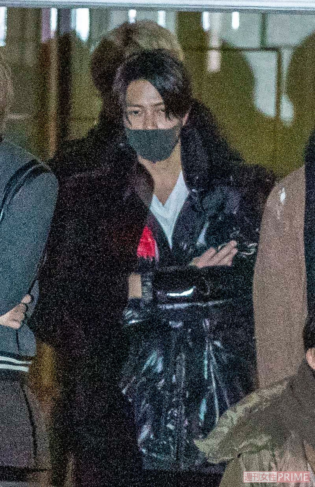 黒いマスクでひときわ目立つ山下智久