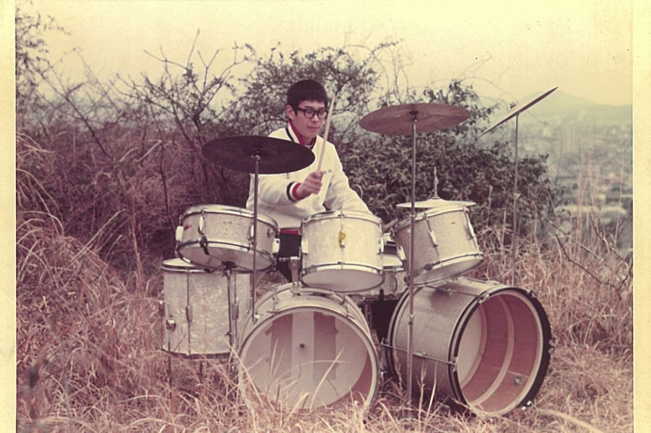 高校2年でドラムを始めた。とにかく目立つのが大好きだった