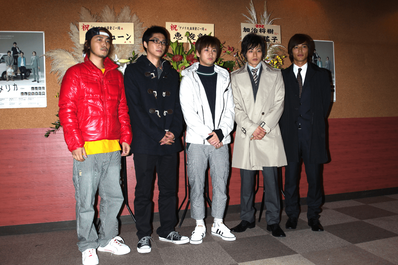 2010年、加治将樹が所属していたD-BOYSのメンバー。左から加治将樹、鈴木裕樹、柳下大、荒木宏文、山田悠介