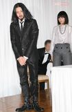 2007年12月、結婚会見を開いたオダギリジョーと香椎由宇