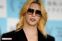 ローランド「顎のラインがない」「えっ、誰!?」“ふくよか激変”にツッコミ殺到、尾を引く過去の“体重迷言