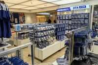 《サッカー日本代表》ベスト8進出なら経済効果「400億円超え」 嵐ラストと同等、現代人の“メリハリ消費”…