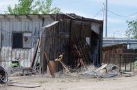 放置された空き家の利用者たち「ゴミ投棄、ホームレス、商品詐欺の受け取り場所」