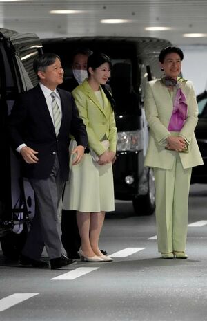 会場に到着された天皇ご一家