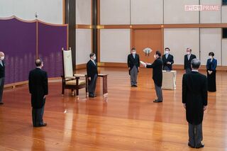 第1次岸田文雄内閣発足前の親任式にて（2021年10月）
