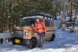 「アムズレンタカー」は料金が安いのがウリ!　軽自動車のキャンピングカーでも車内は広々とした印象（本人提供）