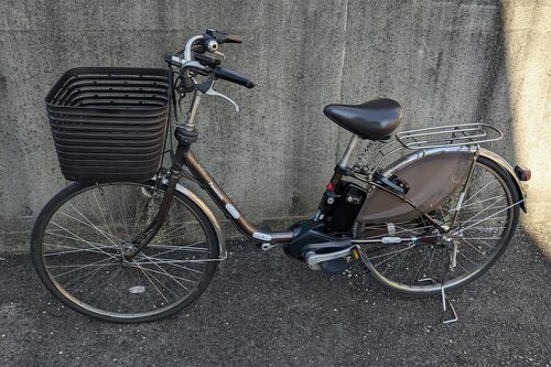 最近の大きな買い物は約12万円の電動自転車。ラクマで入手した自転車専門店の株主優待商品券を使って1万円以上お得に購入できた。ほかに維持費の安い軽自動車も所有