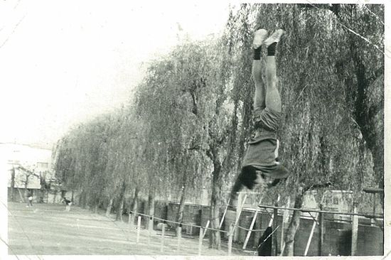 鉄棒に夢中になっていた中学2年ごろ、降り技も自己流でマスターした