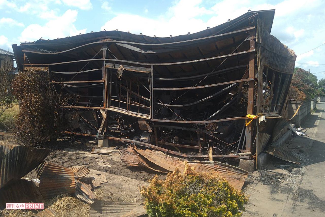 事件現場。不審火によって全焼した