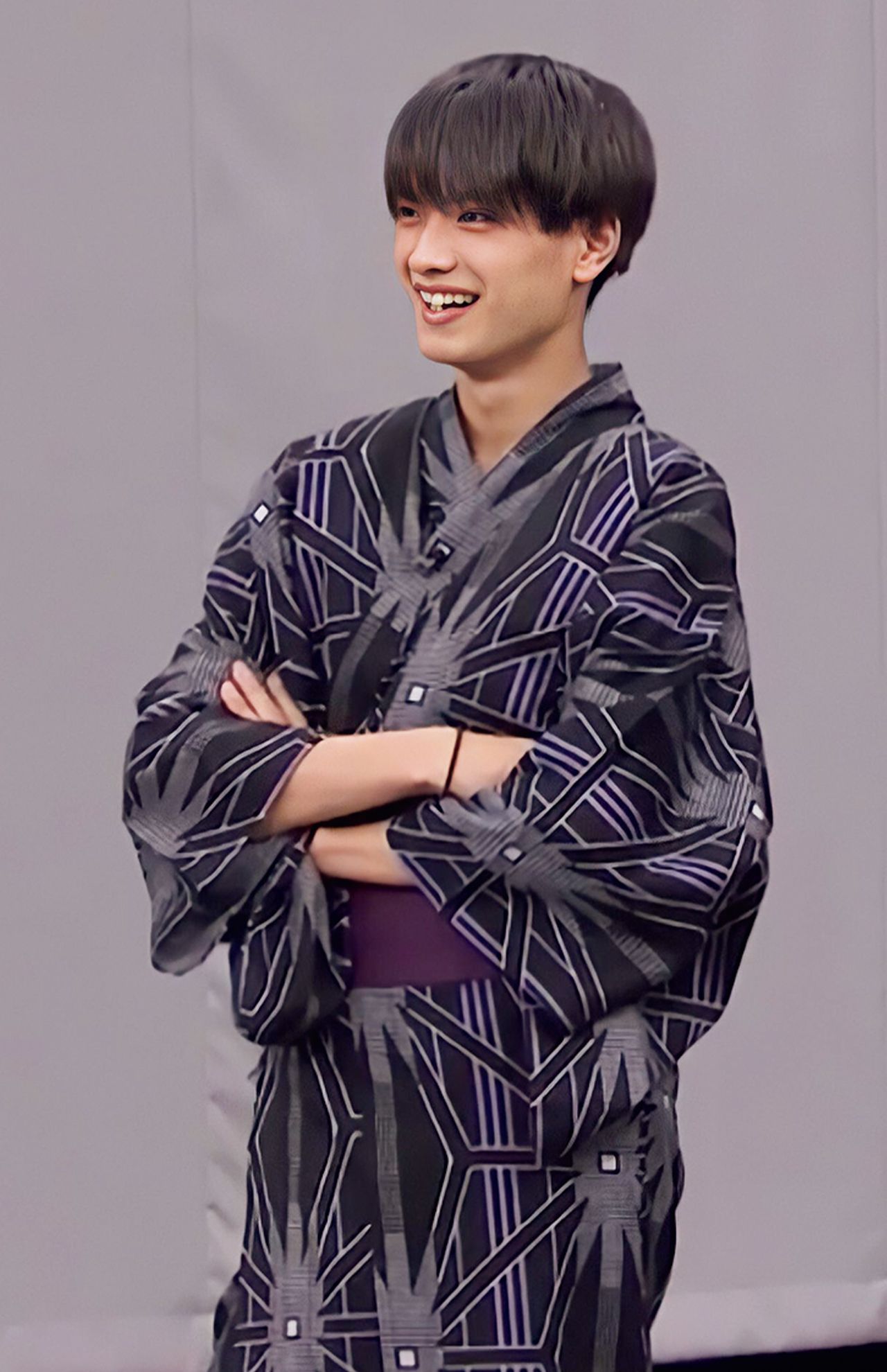 なにわ男子の高橋恭平、洋服にこだわりがある高橋は個性的な柄も着こなす。“浴衣は反則”とファン悶絶（写真／公式SNSより）