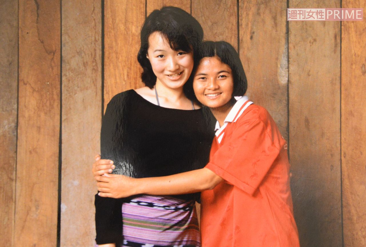 友人と仲睦まじく過ごす辻出紀子さん（左）