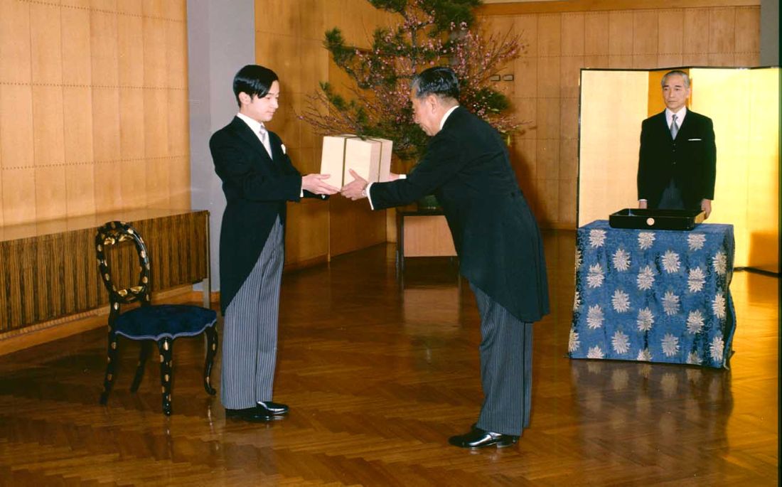 天皇陛下の“冠を賜うの儀”（1980年2月23日）写真/宮内庁