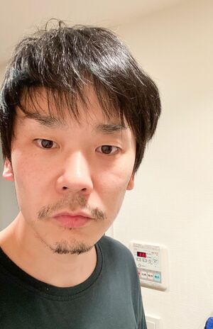 濱家隆一（かまいたち）　公式Twitterより