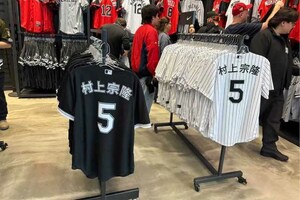 ホワイトソックス村上宗隆の“漢字ユニフォーム”が「ダサすぎる」、現地