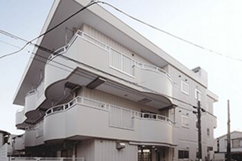 東京都中野区にある日本大学アメフト部の寮（『スポーツ日大』ウェブサイトより）